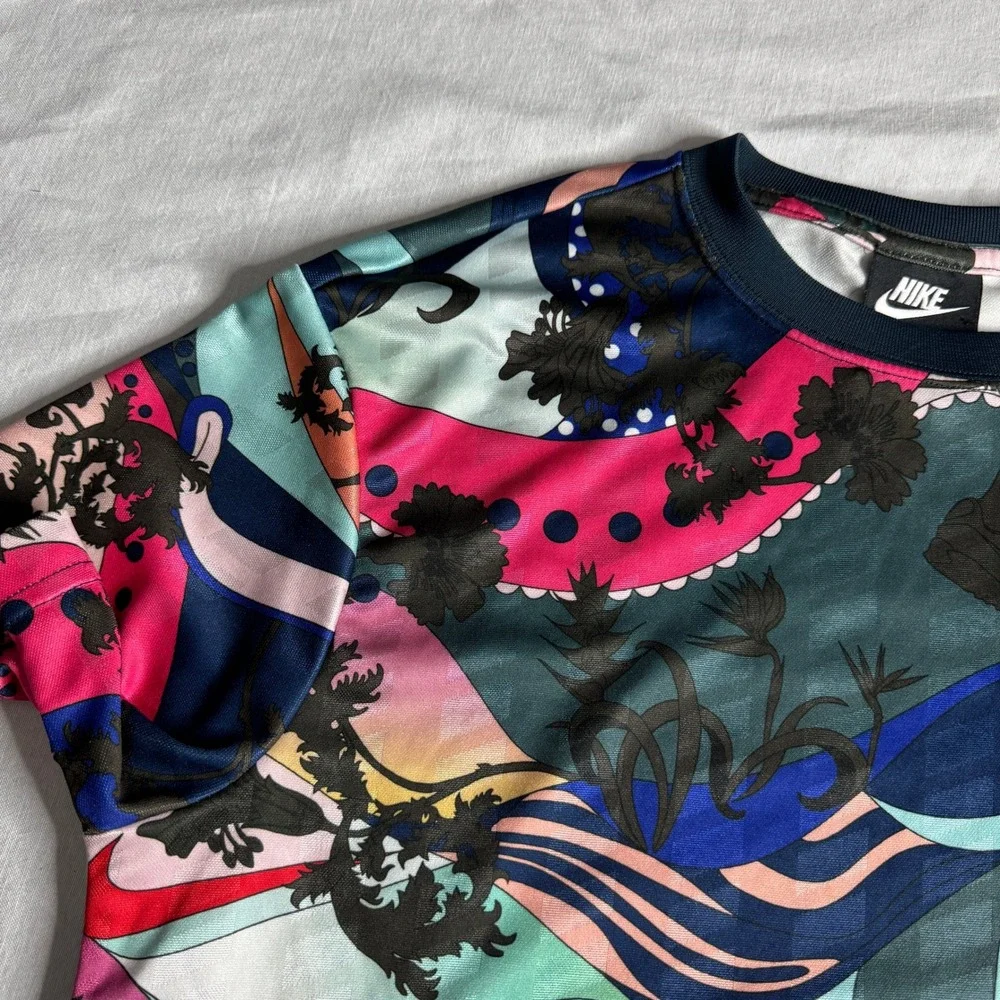 Nike Sportswear Clash Allover Print Top Multicolor Short Sleeve Womens XS